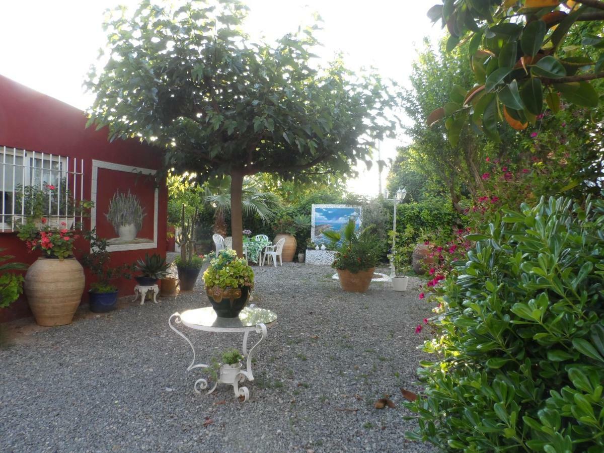 Casa Con Jardin Frente Playa De Burriana Villa Bagian luar foto